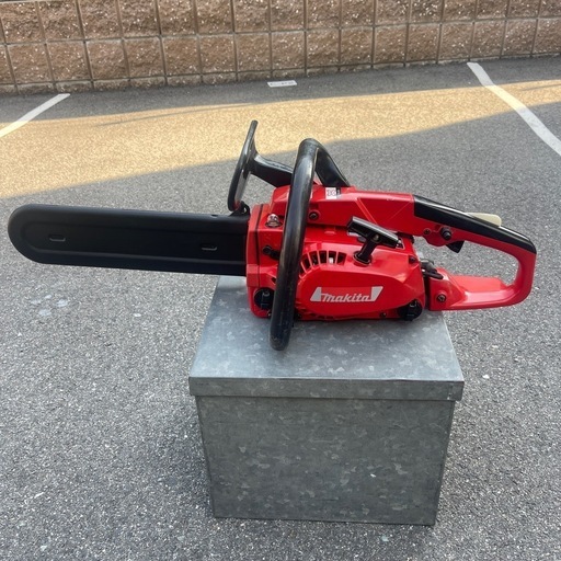 マキタ　エンジンチェンソー　E3035A