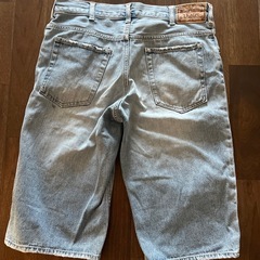 デニムの短パンの画像