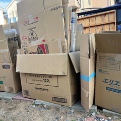 ダンボール大量の画像