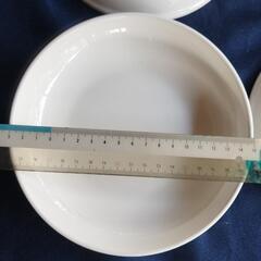 未使用ダイソー白いお皿４枚まとめての画像