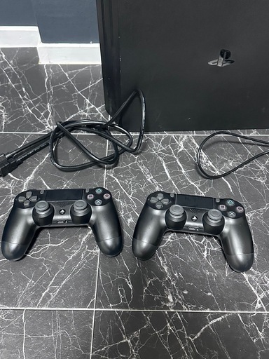 PlayStation 4 pro ssd 換装済み　本体 コントローラー3個付き