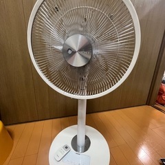 扇風機（TOSHIBA 2012年製）の画像