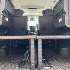 【決まりました】アルファード ヴェルファイア (30系) ベッドキット 2分割式 黒 車中泊用カスタムパーツ ベッド 完成品 光沢ブラック 工具不要 左右セットの画像