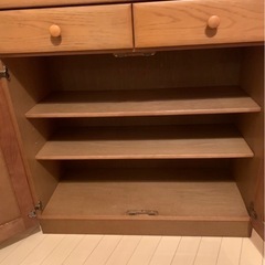 カリモク　食器棚の画像