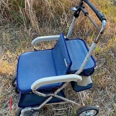  ☺️座れる　高齢者用手押し車　シルバーカー　43✖️50✖️h83cmの画像
