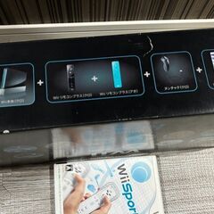 ゲーム機 Wii 本体　ブラック　リモコンプラス2つ＆Wiiスポーツのソフト付きの画像