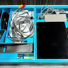 ゲーム機 Wii 本体　ブラック　リモコンプラス2つ＆Wiiスポーツのソフト付きの画像