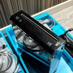 ゲーム機 Wii 本体　ブラック　リモコンプラス2つ＆Wiiスポーツのソフト付きの画像