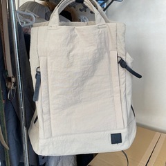 ベージュ（茶色）のリュック