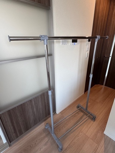 物干し竿 (しぃ) 木曽川の洗濯用品《物干し竿、ロープ》の中古