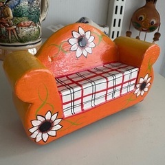 オレンジの花柄木製ミニソファ