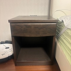 サイドボード　ナイトテーブル　サイドテーブル
