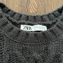 ZARA ニット　トップスの画像