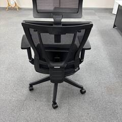 サンワダイレクト メッシュチェア ヘッドレスト 腰当 肘あて可動 座面前後調整 ロッキング パソコンチェア オフィスチェアの画像
