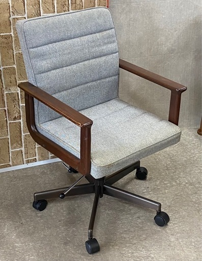 Karimoku カリモク ワークチェア 昇降式 アームチェア 回転 布 札幌市東区中沼町