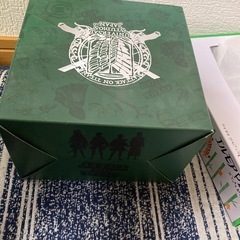 ユニバ お菓子の箱 進撃の巨人の画像
