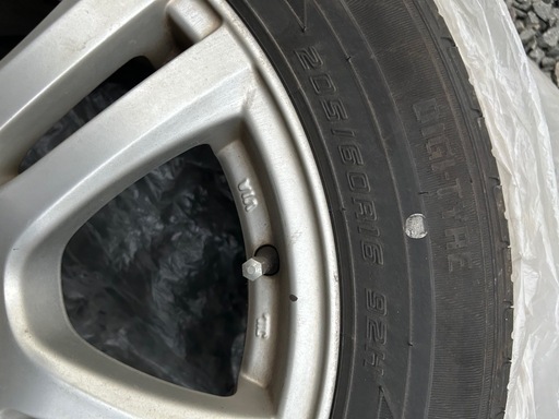 タイヤ205/60R16