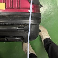 125.キャリーカート赤無料で。の画像