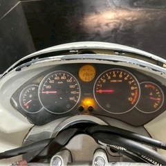 ★支払総額4.2万円 ★事故車、不動車なんでも買い取ります！まずは無料簡単査定から♪ ホンダ フォルツァX 白 MF08 社外マフラー！ タンデムバー！ アルミステップ！ 社外ハンドル！ 社外グリップ！ エナメルシート！　の画像