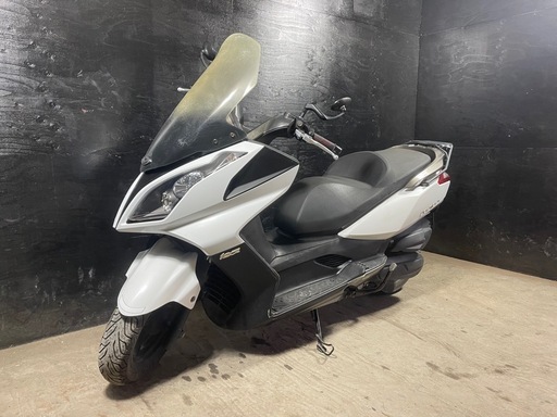 ★支払総額4.5万円★定休日なし！いつでも現車確認可能です！！ キムコ ダウンタウン 白 社外リアキャリア！ 車格大きい125cc！ 前後ディスクブレーキ！ 高年式！！ 4ストインジェクション！