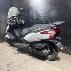 ★支払総額4.5万円★定休日なし！いつでも現車確認可能です！！ キムコ ダウンタウン 白 社外リアキャリア！ 車格大きい125cc！ 前後ディスクブレーキ！ 高年式！！ 4ストインジェクション！の画像