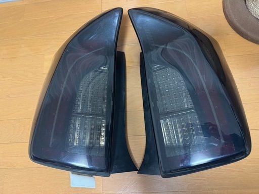 最終値下げ‼️激安❗️ヴァレンティ30プリウス後期スモークLEDテールランプ❗️ 割れ無し点灯OK❗️