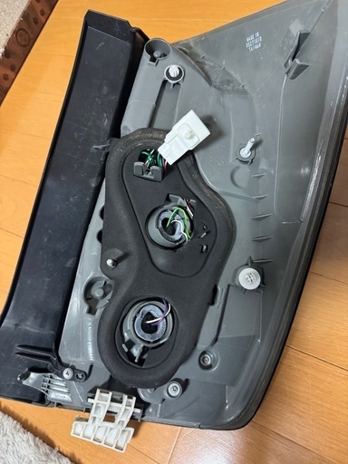 最終値下げ‼️激安❗️ヴァレンティ30プリウス後期スモークLEDテールランプ❗️ 割れ無し点灯OK❗️