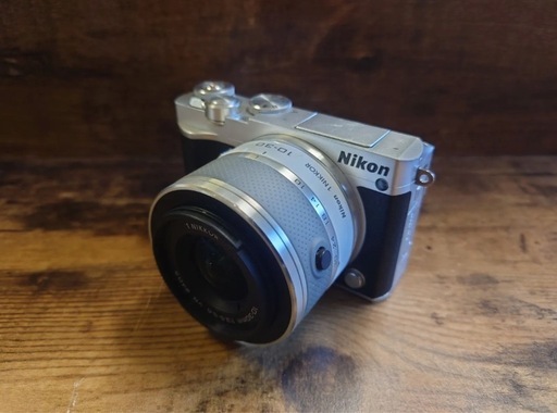 ミラーレス一眼　Nikon 1 J5