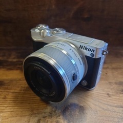 ミラーレス一眼　Nikon 1 J5
