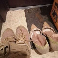 スニーカー　パンプス　ストッキング