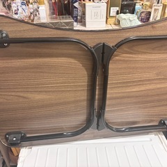 折りたたみ式の小さなテーブル