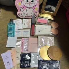 ファンデーションサンプルとミニミラー