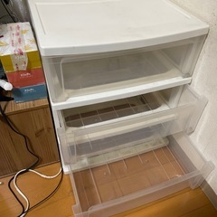 プラスチック収納ボックスの画像