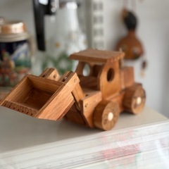 木製トラクター型ミニチュア