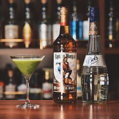 【完全週休2日×残業代全額支給】大門駅前のダイニングBAR＼月給33.8万円以上／の画像