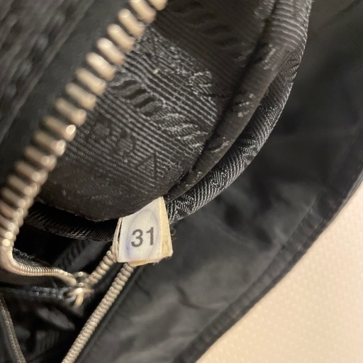 PRADA ショルダーバッグ　三角ロゴ ナイロン×レザー　ブラック