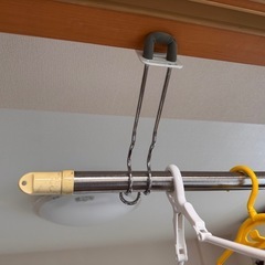 室内物干し掛け　鴨居フックの画像