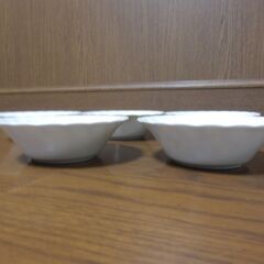 値下げ　白いサラダボールセットの画像