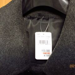 中くらいの厚みの男子ウールコートの画像