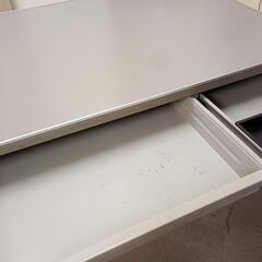 事務机〈鍵付き〉の画像