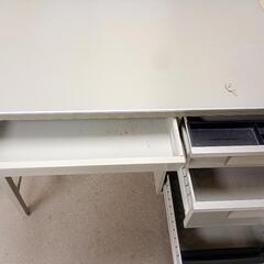 事務机〈鍵付き〉の画像