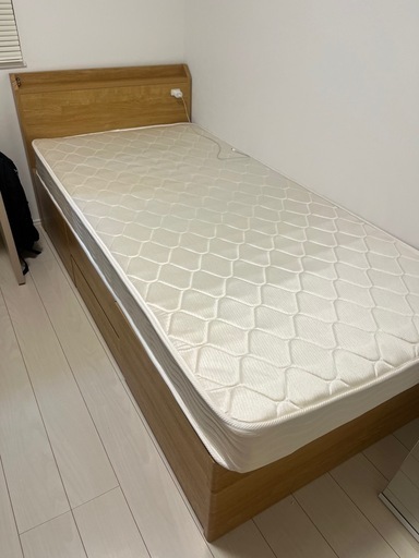 シングルベッドフレーム+ マットレス