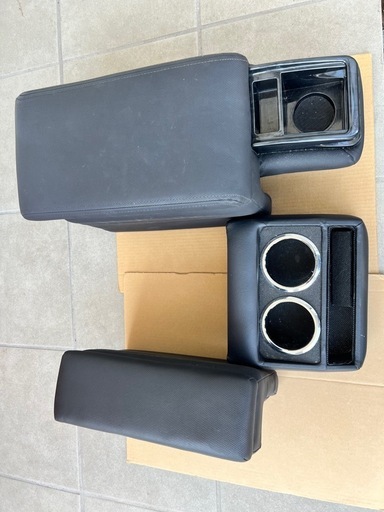 200系ハイエースワイドスーパーGL アームレストとカップホルダーセットブラック