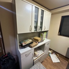 食器棚の画像