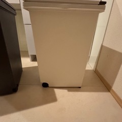 ゴミ箱の画像