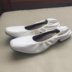 新品　白パンプス
