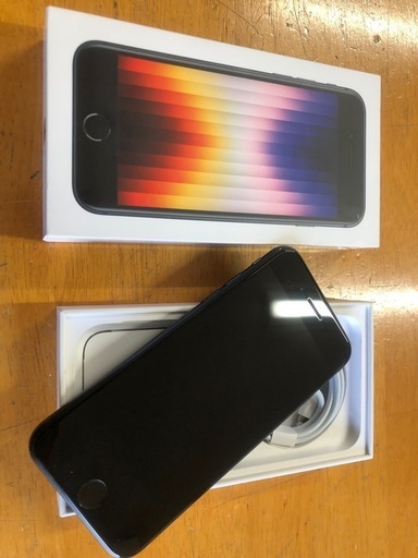 海外版 シャッター音なし　iPhone SE 第3世代    128GB