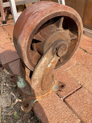 船台　ゴマ　キャスター