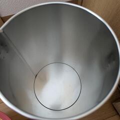 (444)🌟【¥ 200】UFO バケツ缶の画像