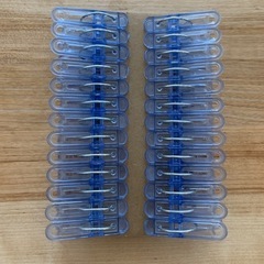 針金ハンガーとスラックスハンガー　洗濯バサミの画像